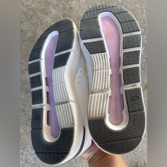 On Women's The Roger Advantage Sneakers Size 9W - Picture 6 of 9